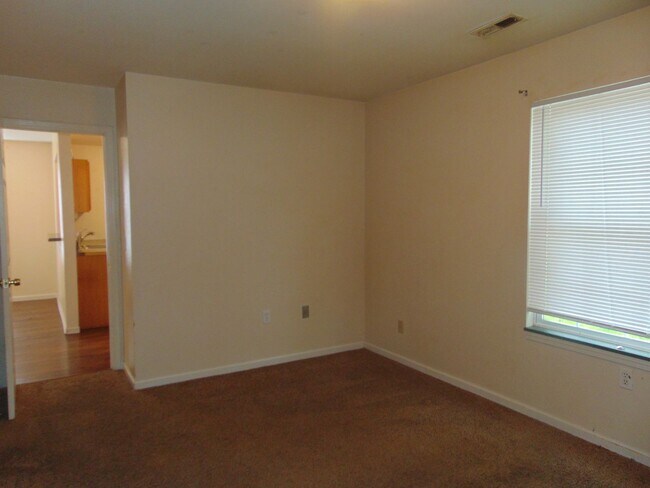 Building Photo - 1709 N Lakewood Dr