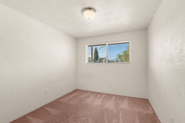 Building Photo - 448 N First St