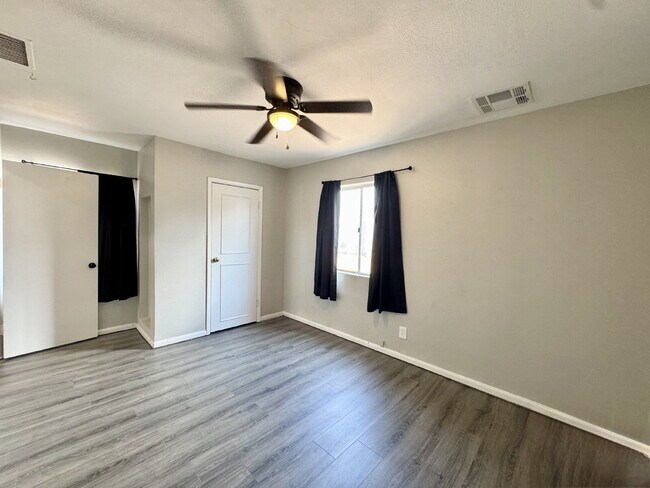 Building Photo - Adorable 3BD Vintage Henderson Home w/ Mod...
