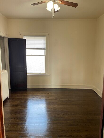 Building Photo - 10226 S Charles St