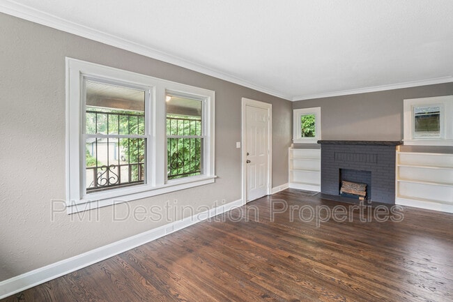 Building Photo - 1312 E 62nd Terrace