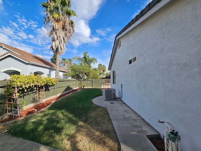 Building Photo - Single story home in Sylvan School District!