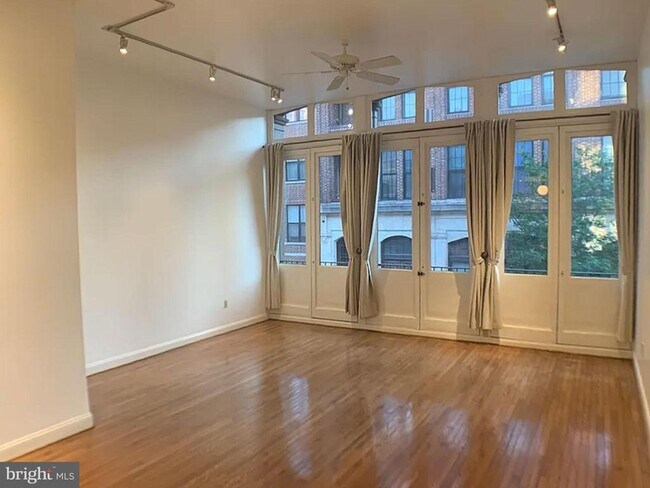 Building Photo - 261 N 3rd St