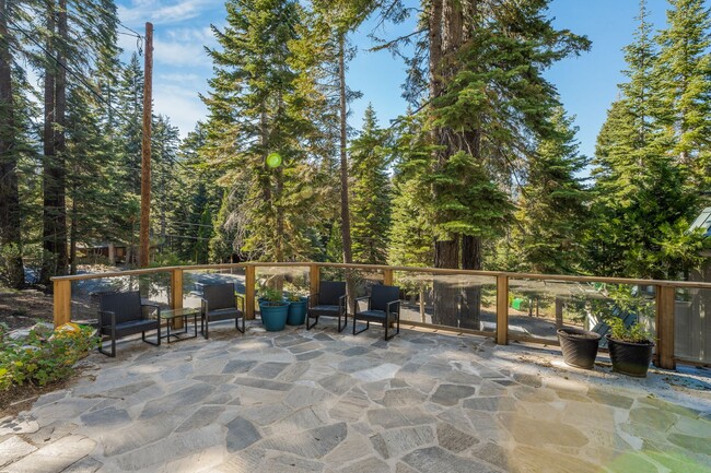 Building Photo - Quiet Scenic 4 Bedroom Tahoma Ski Lease