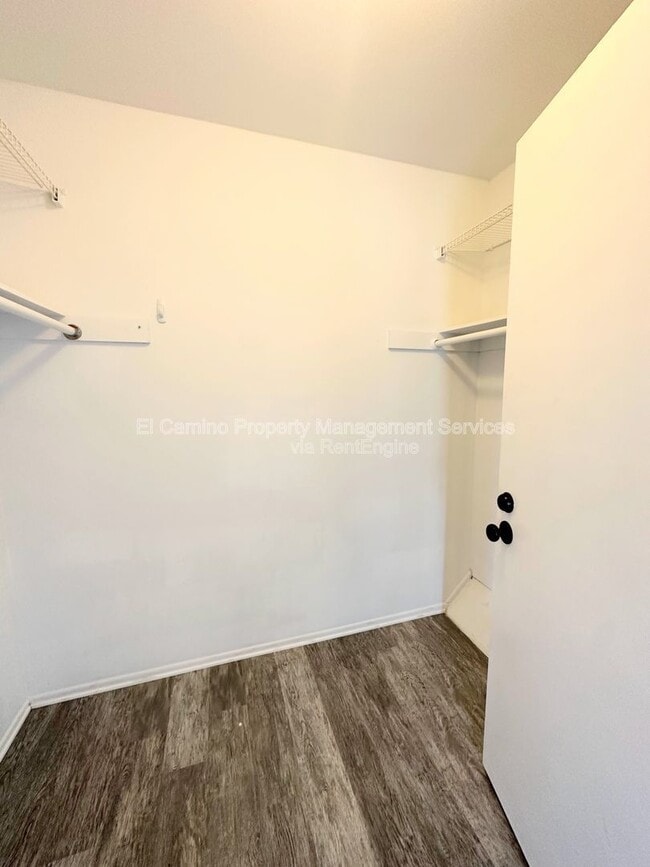 Building Photo - 955 Lamark Ln