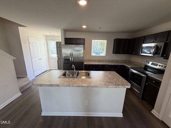 Building Photo - 1066 Peony Ln