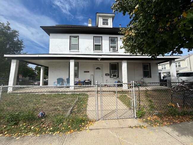 Building Photo - Beautiful 4 Bedroom House in Asbury Park!
