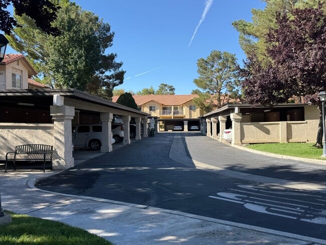 Building Photo - Jess Ranch- Brookhollow Condo, 55+ Communi...