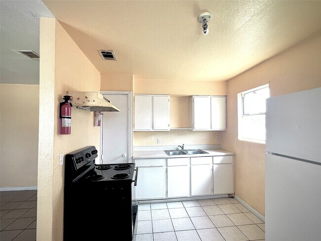 Building Photo - 6802 Sayers St