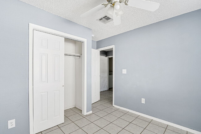 Building Photo - "Charming 3-Bedroom Home in El Paso with Spacious Living Areas – 1251 Sq Ft of Comfort!"