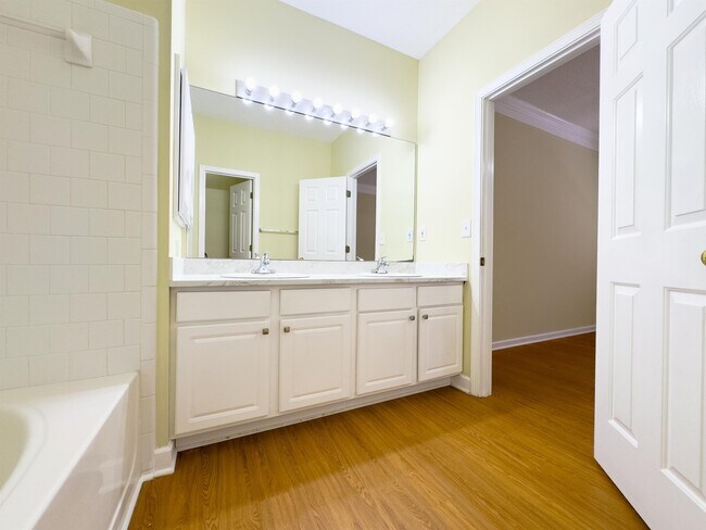 Building Photo - 3025 Oxwell Dr NW