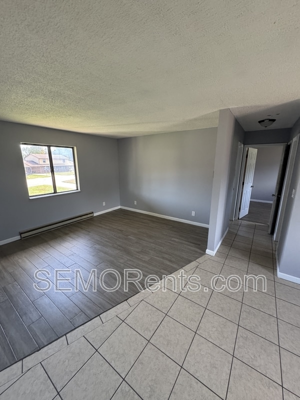 Building Photo - 315 East Ln