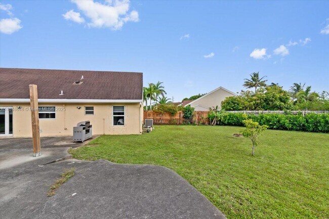 Building Photo - 8920 Crescent Dr