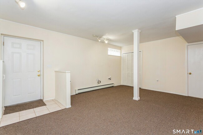 Building Photo - 81 Pemberwick Rd