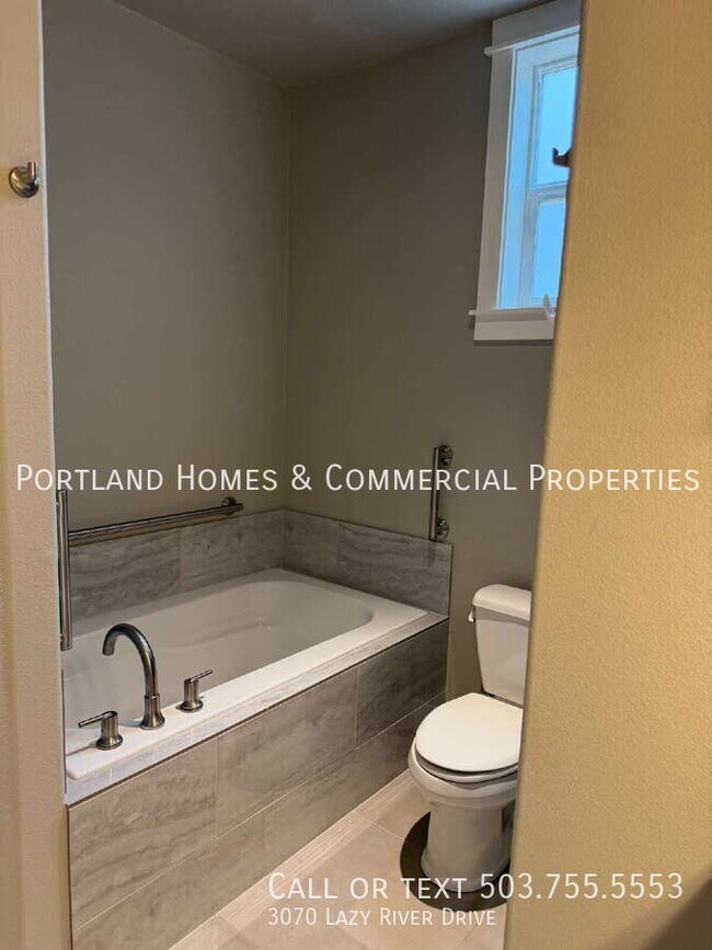 Building Photo - 3070 Lazy River Dr