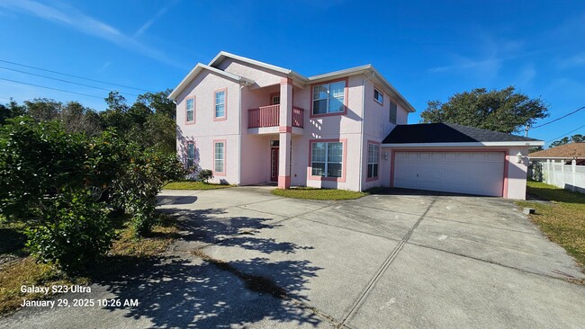 Building Photo - Spacious 5 Bedroom Home