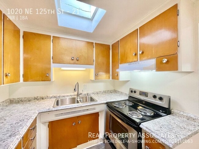 Building Photo - The Royal Apartments