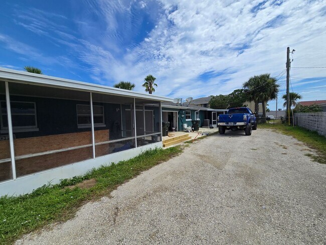 Building Photo - 346 Plaza Blvd