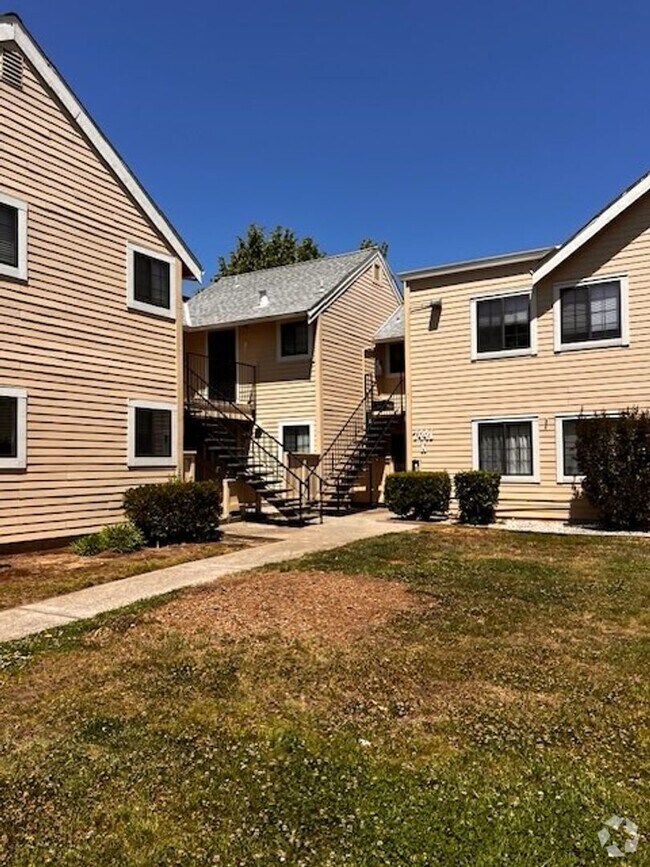 Building Photo - OPEN HOUSE!! SUNDAY, AUG. 3RD @ 11AM- 2PM