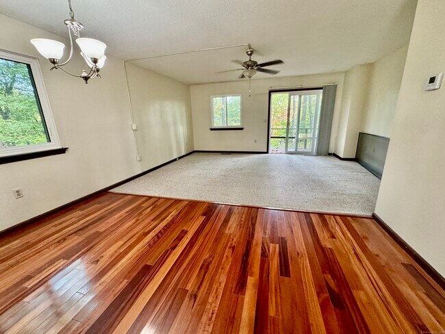 Building Photo - 550 Darling St