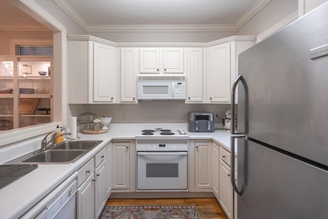 Building Photo - 525 Rienzi Dr