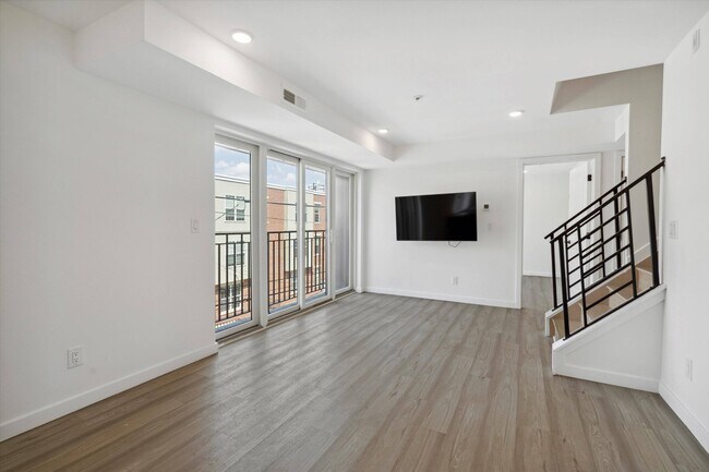 Building Photo - 1338 N 15th St