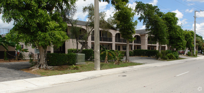Building Photo - 3990 Riverside Dr