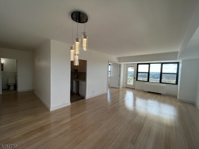 Building Photo - 285 Aycrigg Ave