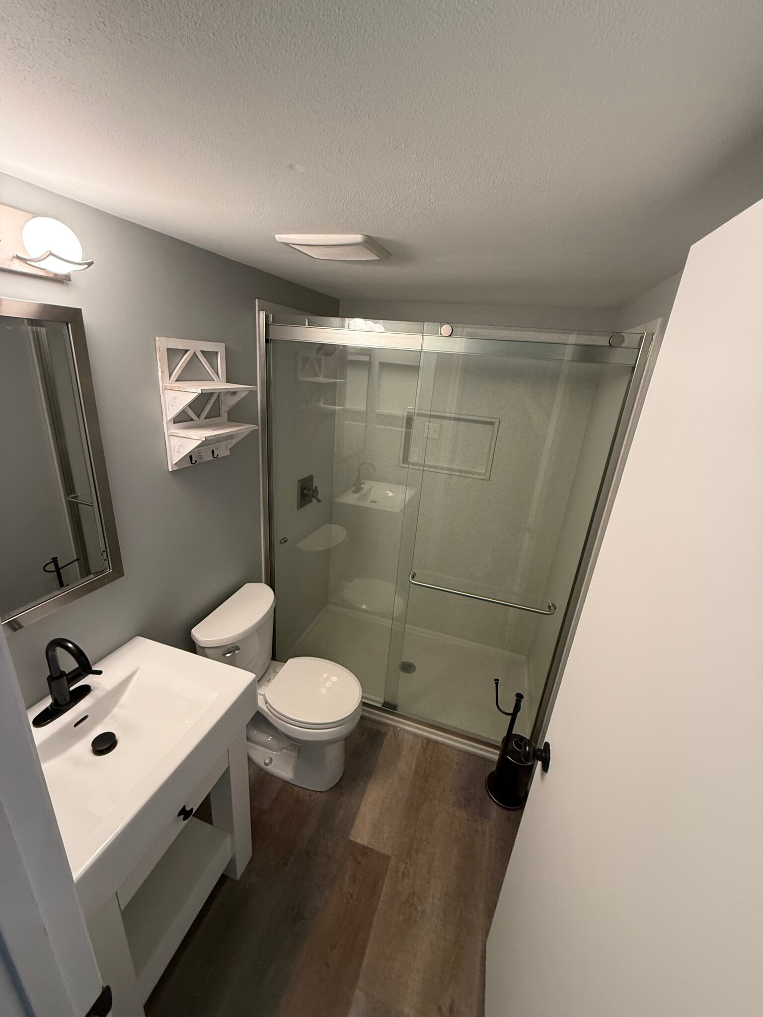 Bathroom #1 - Shower - 645 S Kirkwood Rd