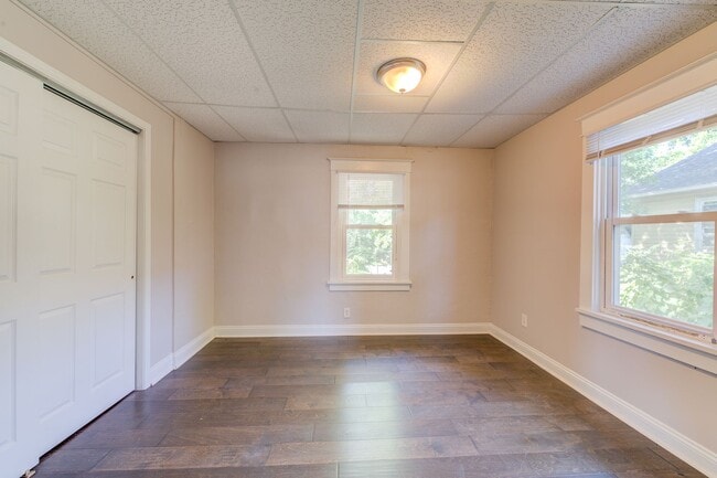 Building Photo - 1 Bedroom house in University City!