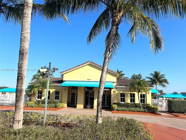 Building Photo - 1586 SE 27th Ct