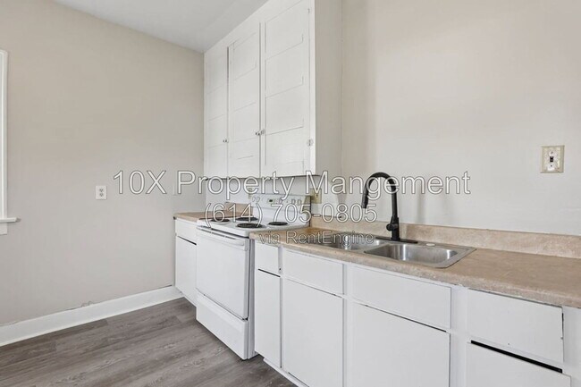 Building Photo - 132 S Richardson Ave