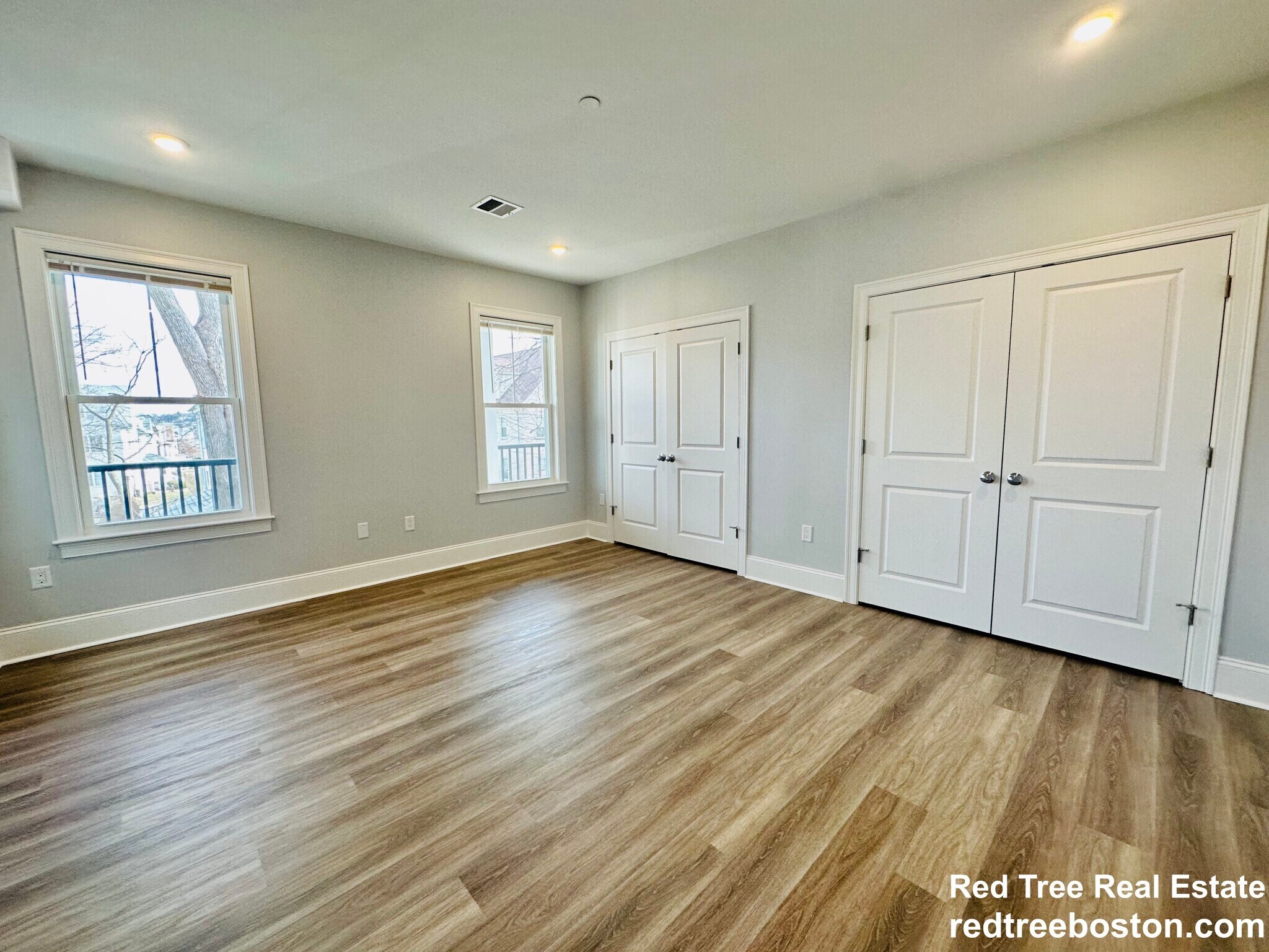 Building Photo - 100 Brooks St