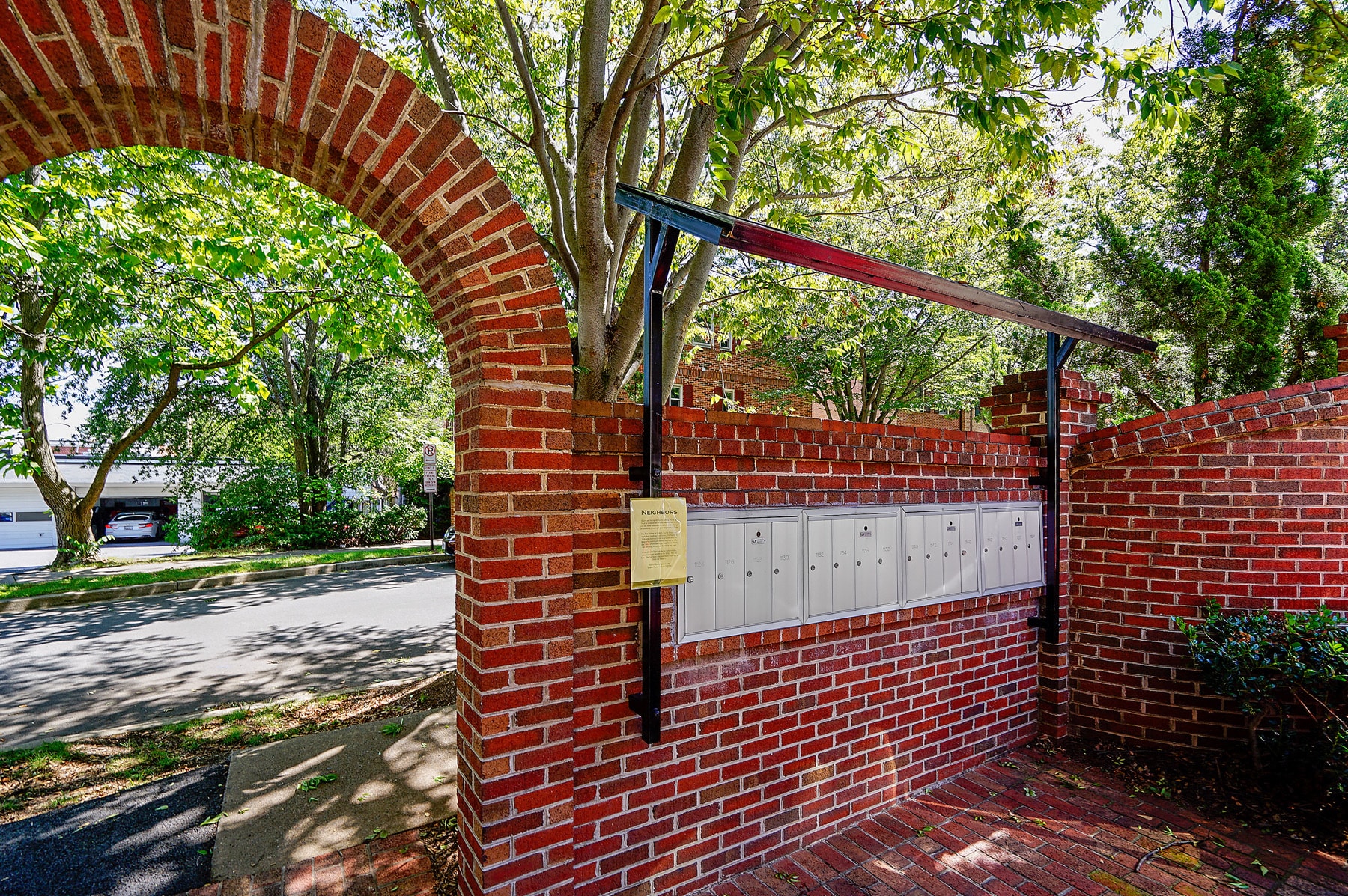 Archway overlooking Taylor St and the mailboxes - 1140 N Taylor St