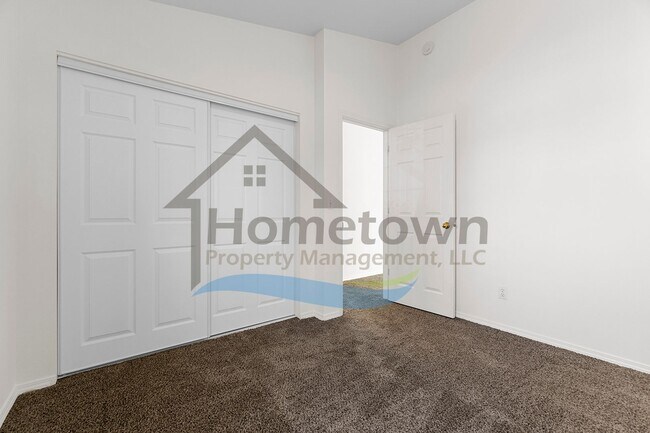 Building Photo - 3 Bedroom 2 Bathroom Home with Attached 2 Car Garage Available in Coeur d'Alene!