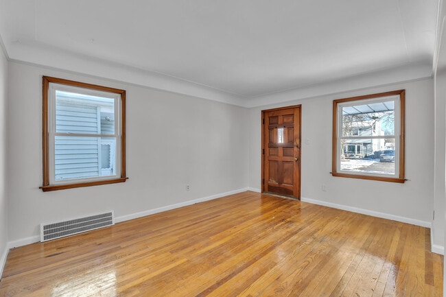 Building Photo - 11319 Tecumseh Ave