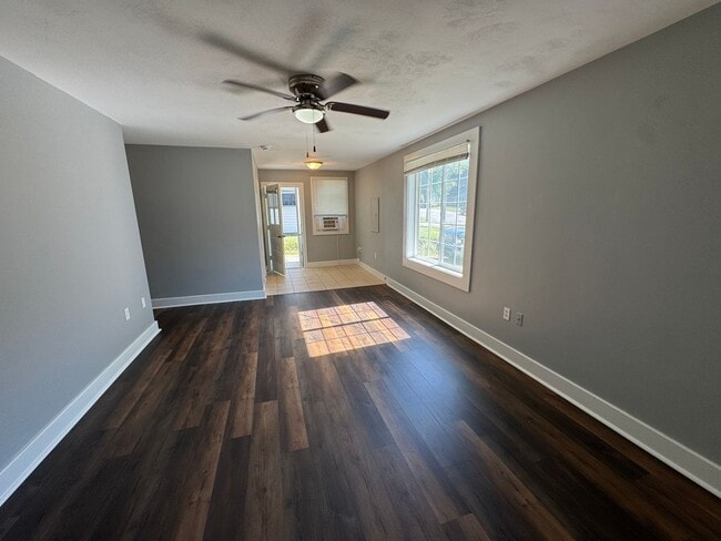 Building Photo - 3 Bedroom Molette with Ravine Views – $1300
