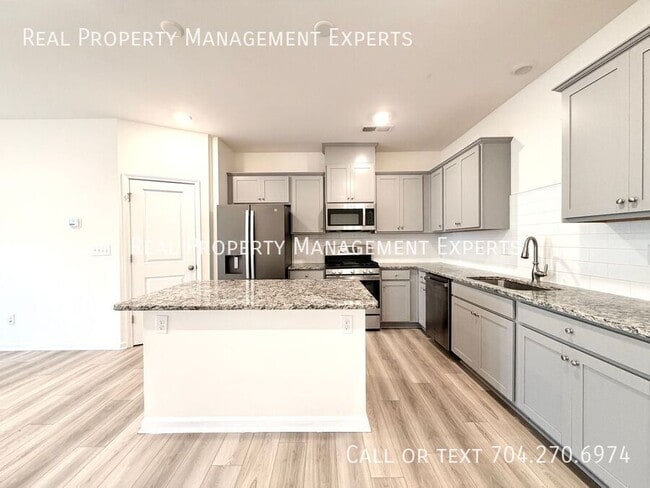 Building Photo - 6017 Rizer Dr