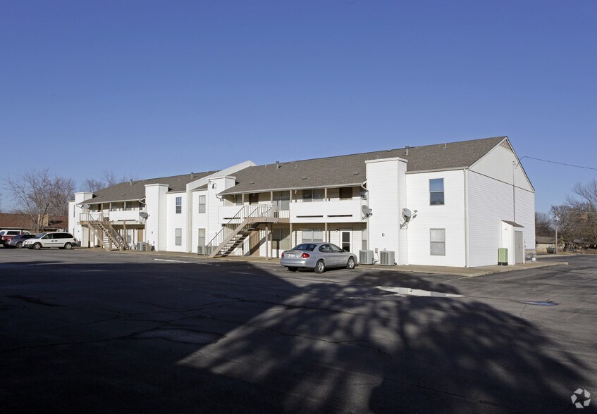 Chalet Apartments 1400 W Blue Starr Dr Claremore OK 74017 Apartment