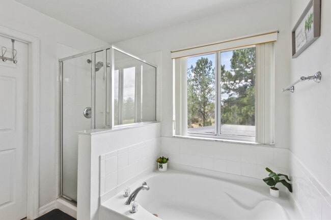 Building Photo - 131 Willow View Dr