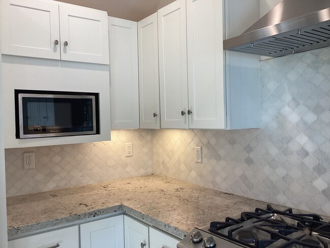 Building Photo - Desirable Soquel Location