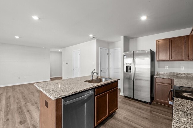 Building Photo - YORK COUNTY 4Bdrm w/Fenced BCKYD.