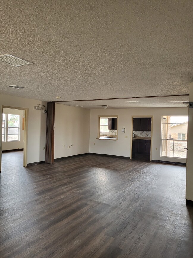 Building Photo - 5310 Blanco Ave