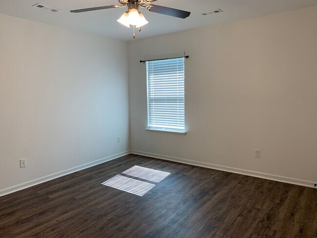 Building Photo - COMING SOON: Newer build in Duenweg!!   3bd/2ba with one car garage. Large primary bedroom with t...