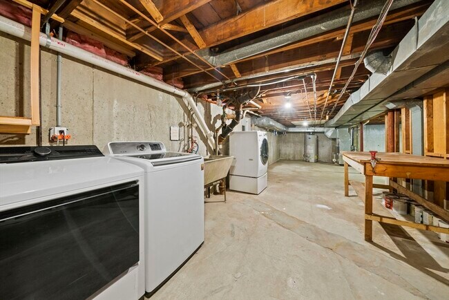 Building Photo - 55 Evelyn Rd