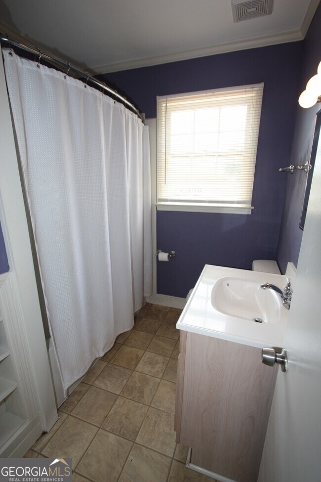 Building Photo - 222 Beechwood Cir