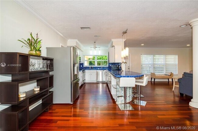 Building Photo - 1223 Seminole Dr