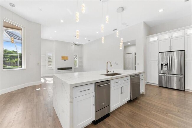Building Photo - 6689 NW 70th Pl