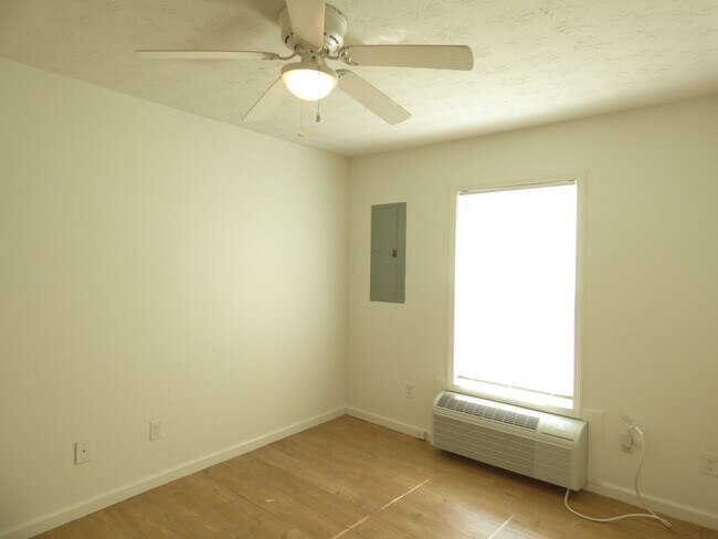 Building Photo - HAD224