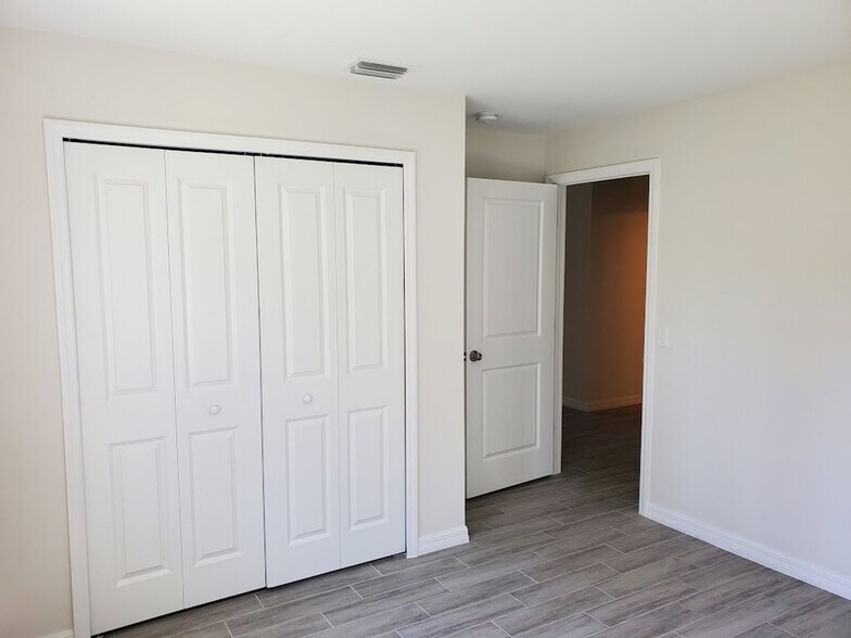 Building Photo - Coming Soon Newer 3x2 Duplex Unit